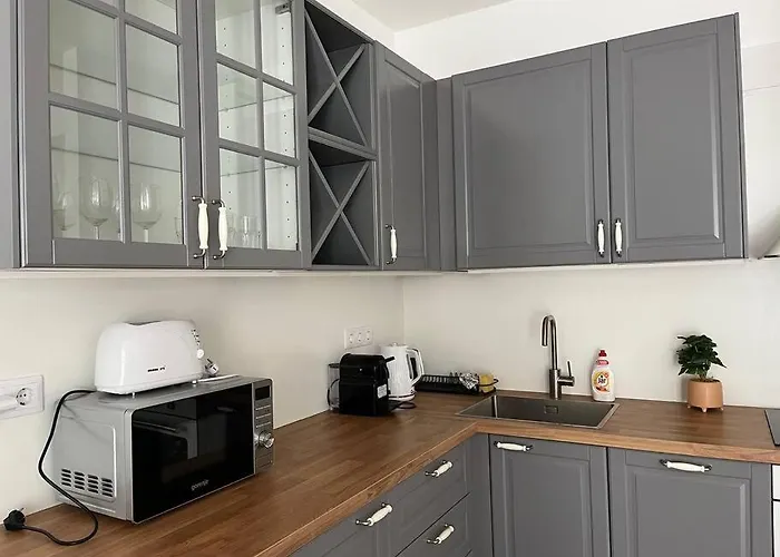 Apartment Spacious With Balcony And Garage *