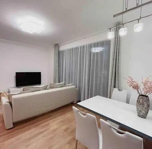 Apartment Spacious With Balcony And Garage Budapest