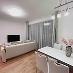 Apartment Spacious With Balcony And Garage Budapest