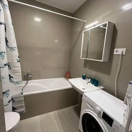 Apartment Spacious With Balcony And Garage Budapest