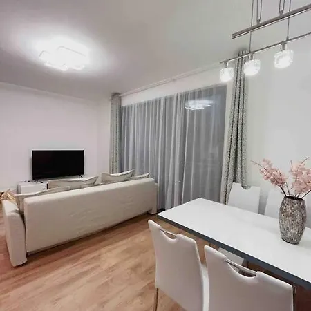 Апартаменты Spacious With Balcony And Garage Будапешт