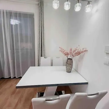Spacious With Balcony And Garage