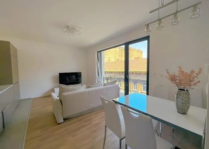 Appartement Spacious With Balcony And Garage Budapest