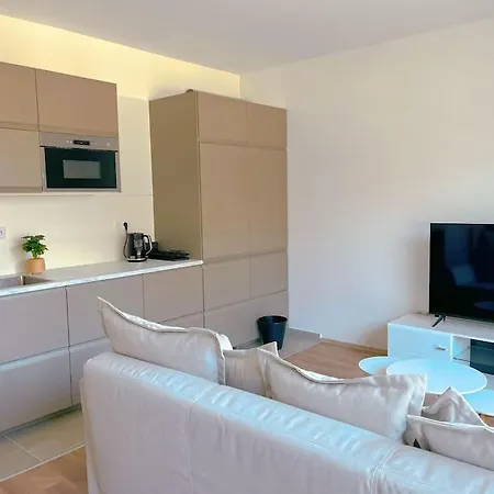 Apartamento Spacious With Balcony And Garage
