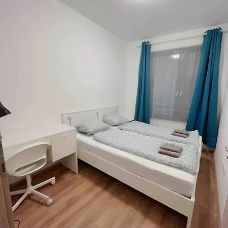 Lejlighed Spacious With Balcony And Garage