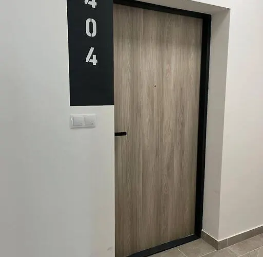 Διαμέρισμα Spacious With Balcony And Garage *