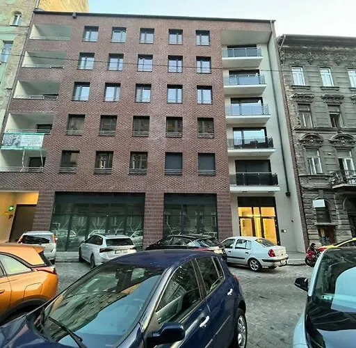 Spacious With Balcony And Garage * Βουδαπέστη