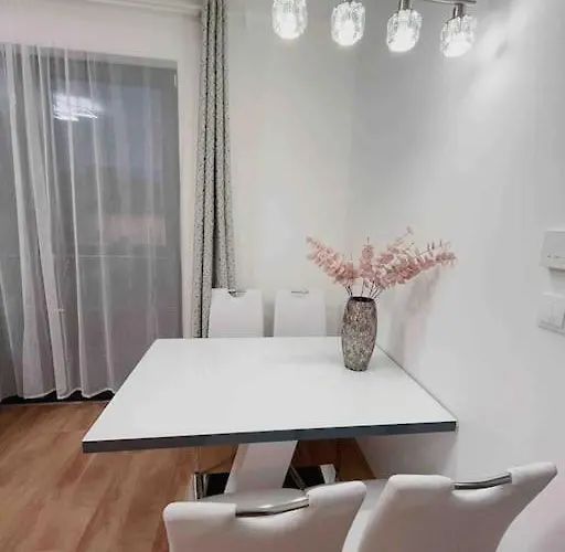 Spacious With Balcony And Garage